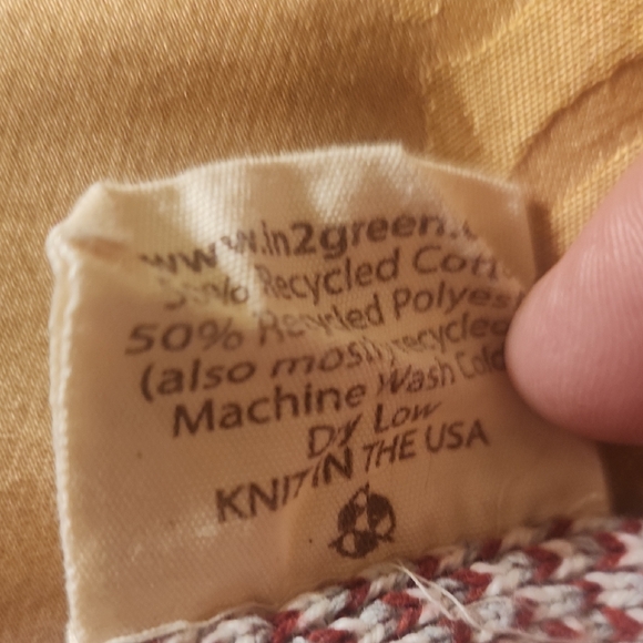 Gray and Red Geometric Throw Blanket - Picture 4 of 4